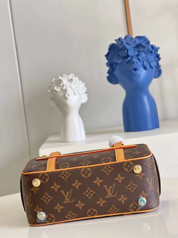 Top view of signature everyday-luxe women's handbag – women's everyday handbag