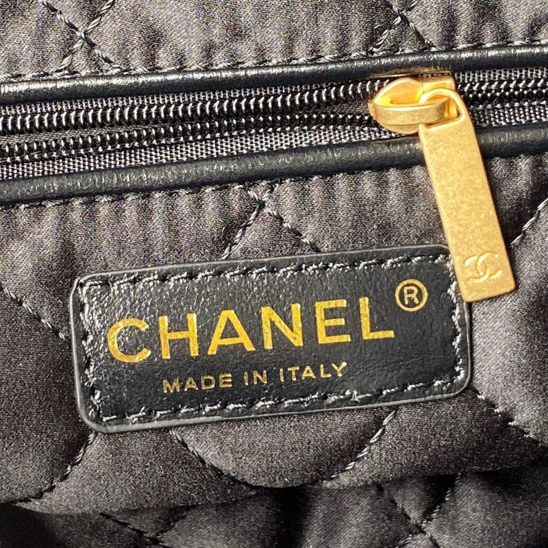  spacious purse view 6