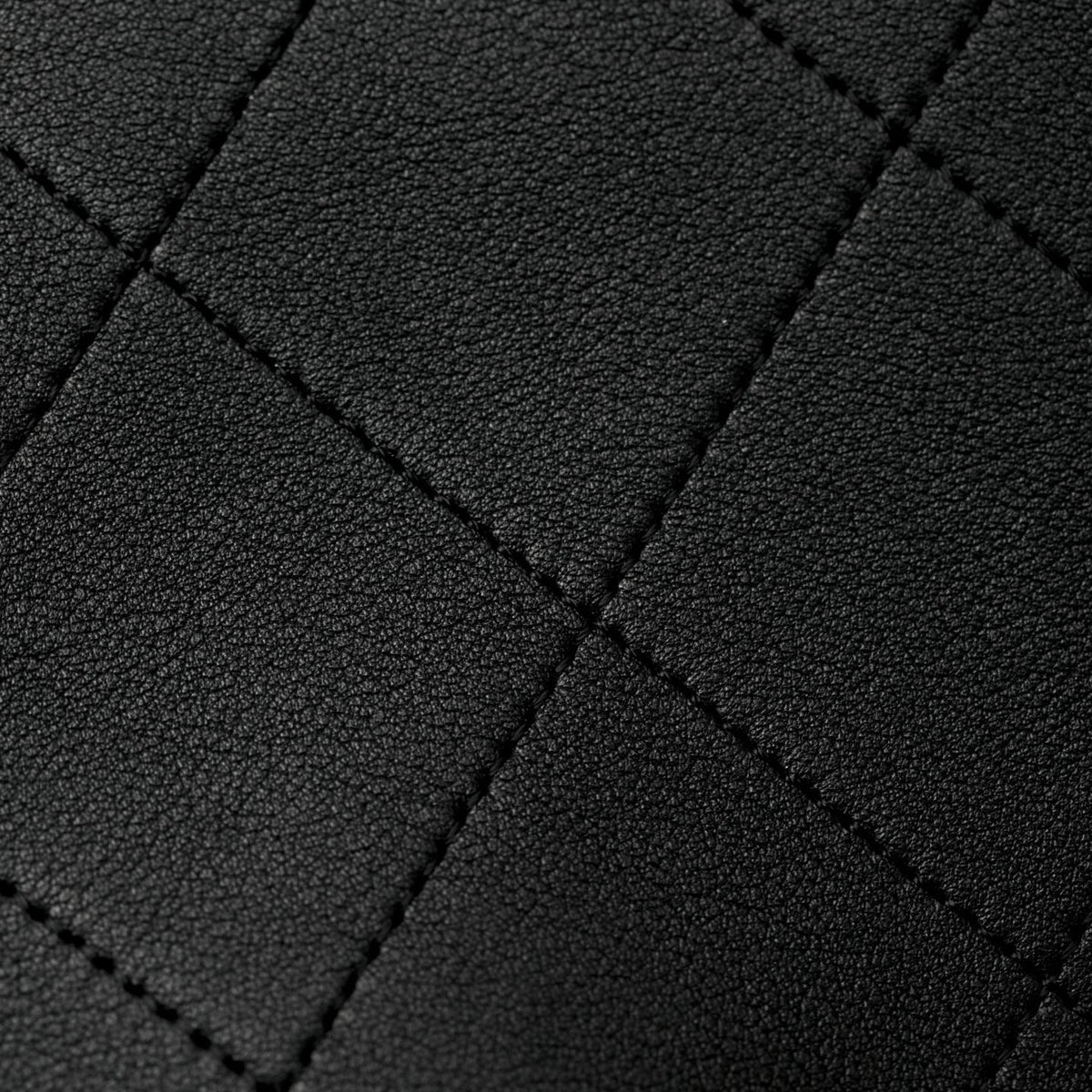 Chanel 25S Medium Bag detail shot – authentic designer craftsmanship