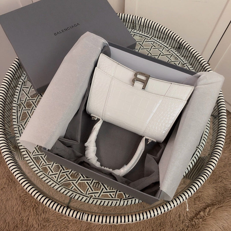 Interior view of elevated signature women's handbag – women's designer-style accessory