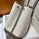  Effortless everyday bag front view 31