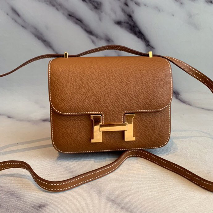  Chic handbag front view