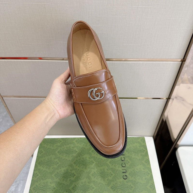 Gucci muted earth tones luxury sneakers view 7 retro runner design