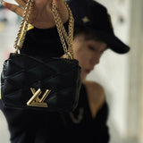  sophisticated tote bag styled with outfit 24