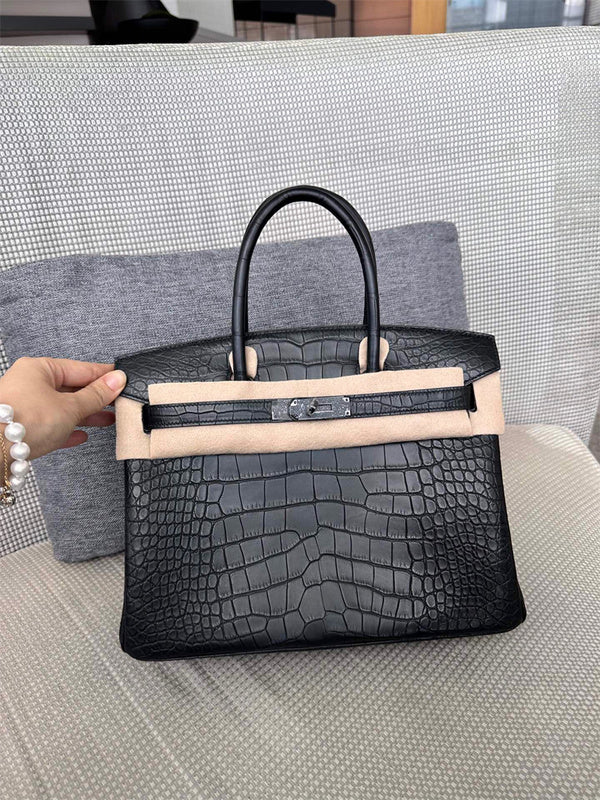  everyday structured bag styled with outfit 12