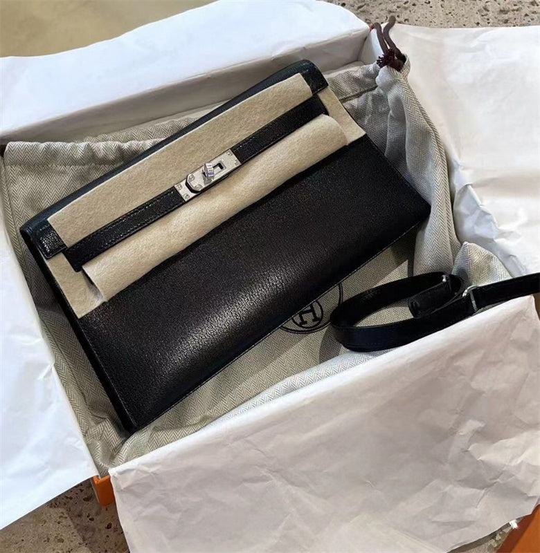  Elegant handbag front view