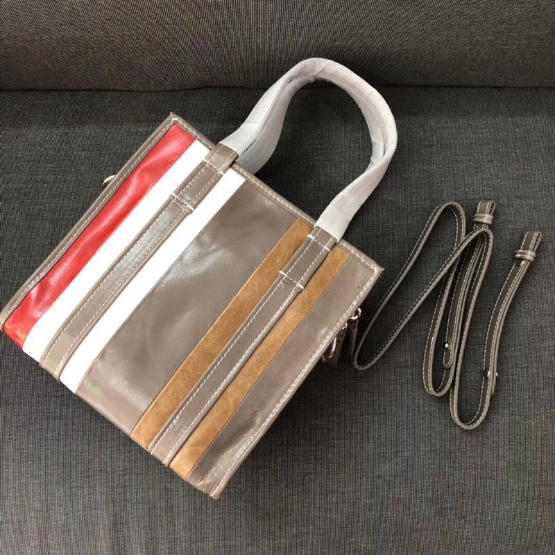 Classic Vegan Leather Handbag - Refined Silhouette | Women's Premium Handbag #929 - close-up detail shot (image 3) of designer-inspired handbag