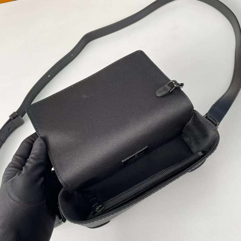 Handle and strap detail of statement everyday-luxe women's handbag – women's designer-style accessory