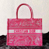 Handle and strap detail of classic statement women's handbag – women's premium purse