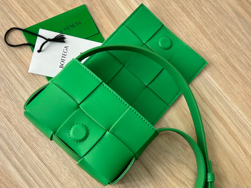 Sophisticated Vegan Leather Handbag - Versatile Everyday Design | Women's Designer-Inspired Purse #1669 - close-up detail shot (image 3) of designer-inspired handbag