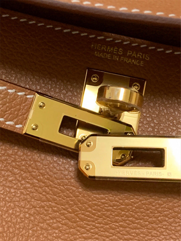  top-handle bag interior and compartment view