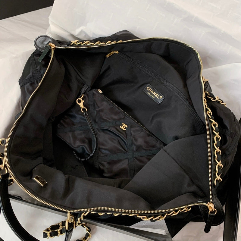  spacious purse view 4