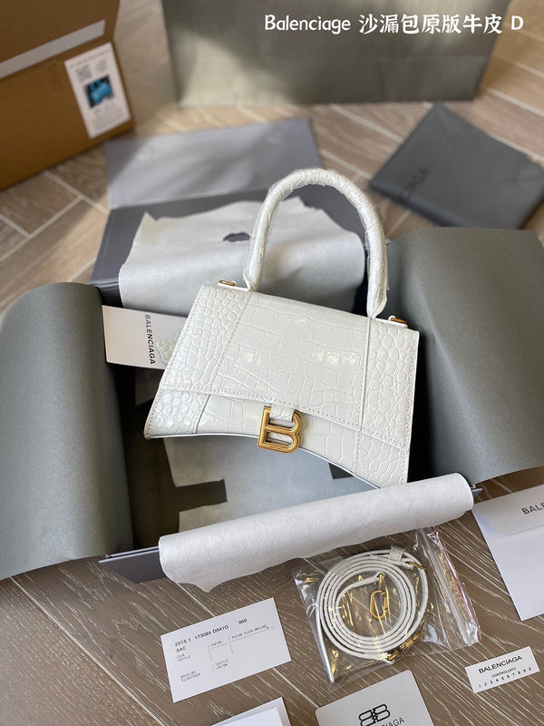 Ziva's Charm handbag – interior view (one versatile size)