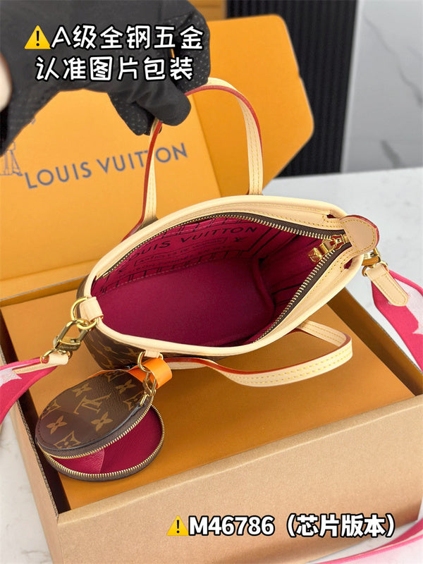  tote bag interior and compartment view 9