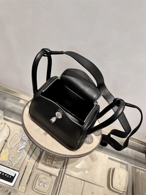  Graceful tote bag front view 7