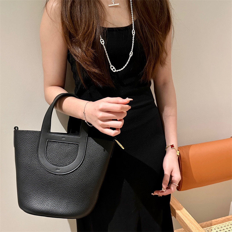  carryall bag interior and compartment view
