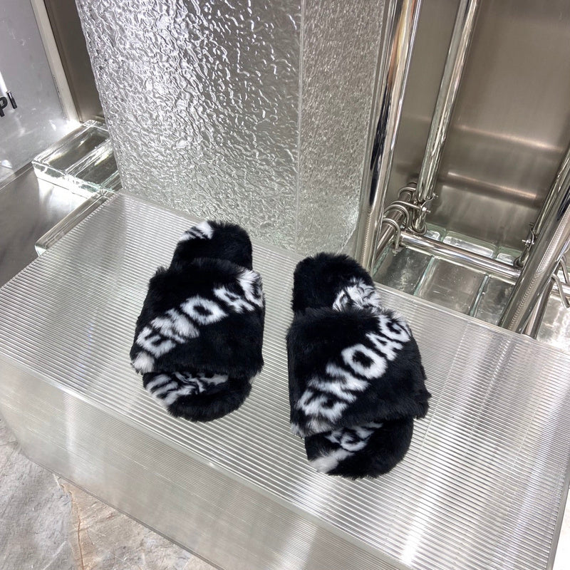 Balenciaga sandals Style 011 - close-up of iconic logo design