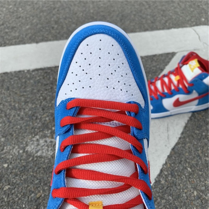 Nike Men's & Women's Premium Low-Top Trainers — Style 205 hardware detail