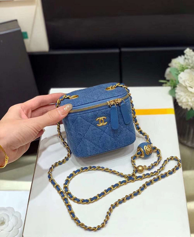  women's handbag, compact design, view 3