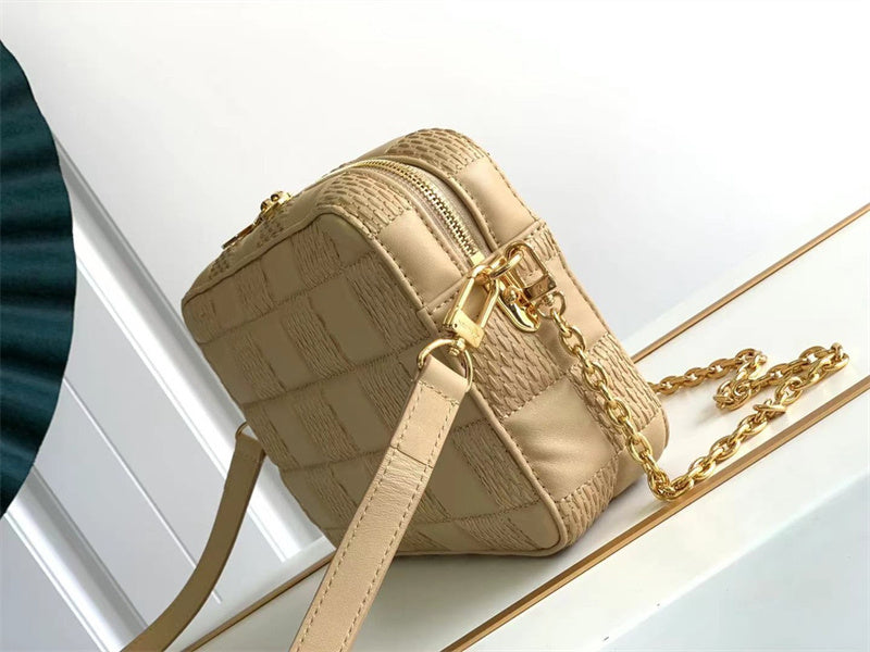  clean-lined everyday bag styled with outfit 30