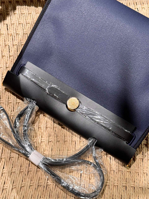  handbag interior and compartment view