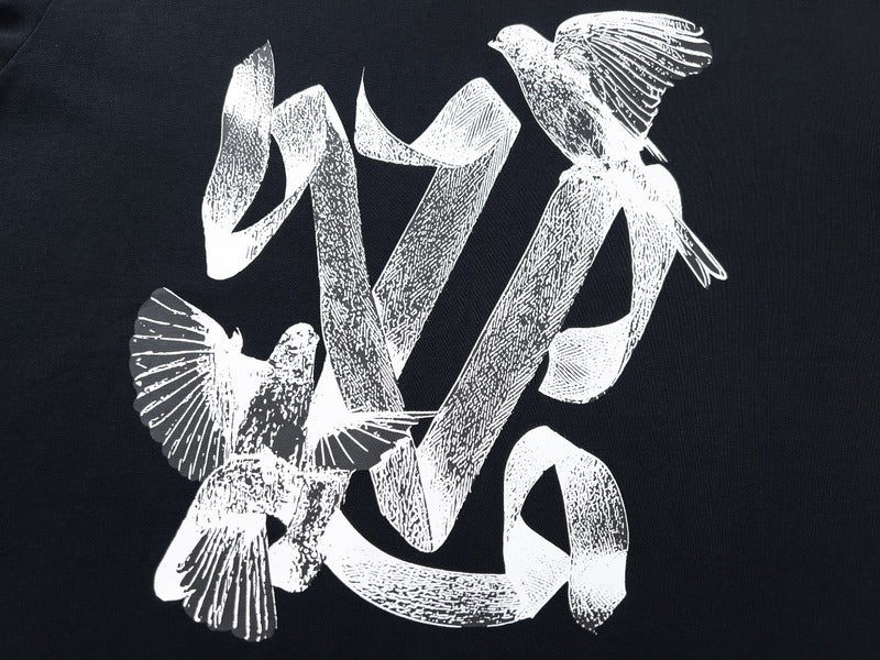 Full styled look of Louis Vuitton cotton t-shirt with everyday silhouette