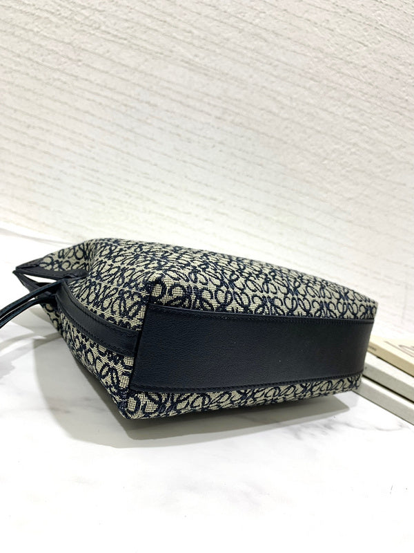 Ziva's Charm handbag – back view (23.5cm*18cm*9cm)
