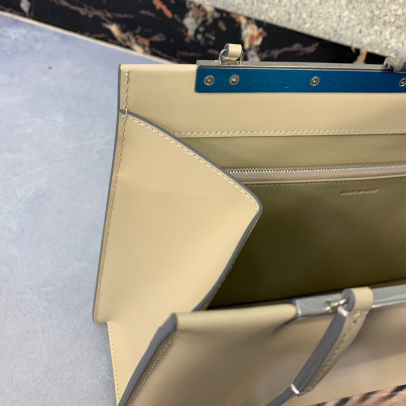 Handle and strap detail of sleek modern women's handbag – women's luxury accessory