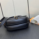  minimalist everyday bag styled with outfit