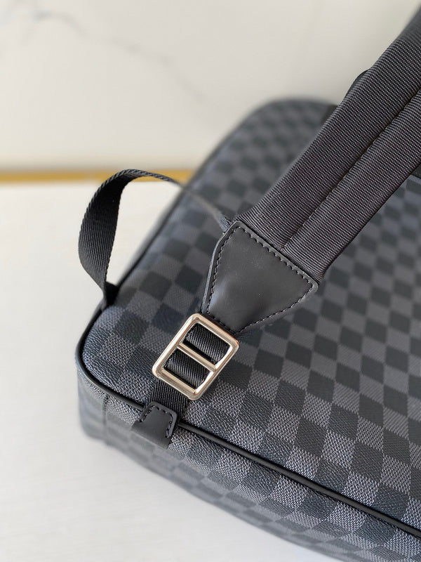Side profile of premium modern women's handbag – women's designer-style accessory