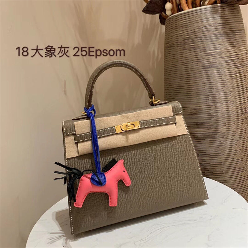  Timeless everyday bag carried on shoulder 10