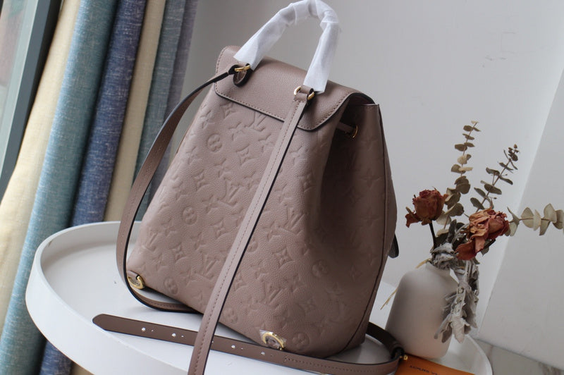 Front view of everyday-luxe modern women's handbag – women's premium purse