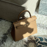  Classic handbag carried on shoulder 16