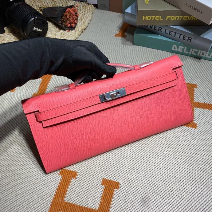 Versatile handbag styled for everyday wear