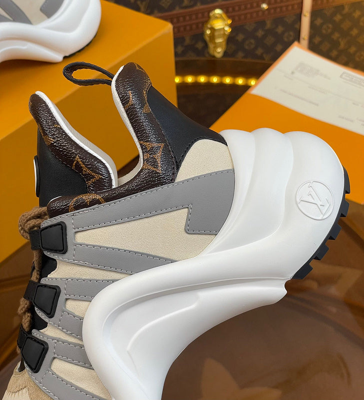 Louis Vuitton shoes Style 326 - top view showing design