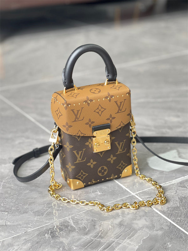  Everyday crossbody bag carried on shoulder