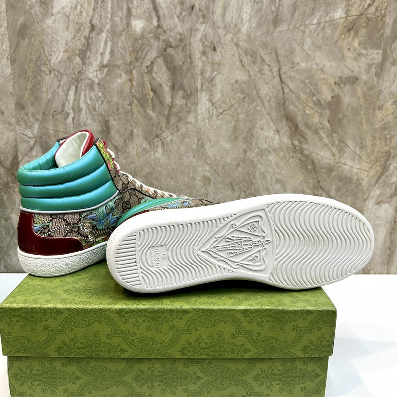 Side profile of Gucci neutral cream sneakers minimalist modern build