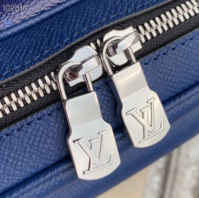 Styled lifestyle shot of statement everyday-luxe women's handbag – women's premium purse