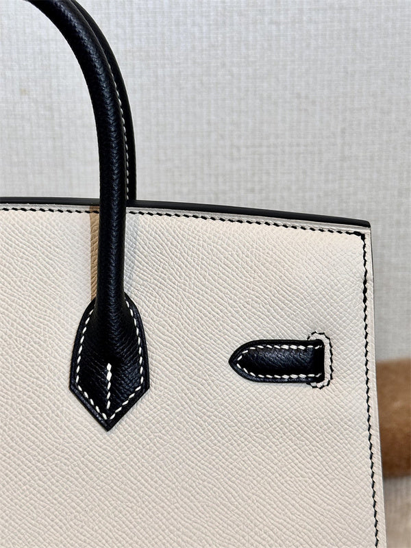  tote bag close-up of hardware and finish 17