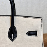  tote bag close-up of hardware and finish 17
