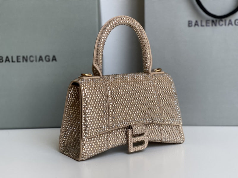 Zivas Charm Effortless Sophistication Statement Handbag (Everyday Luxury Essential) – Front View