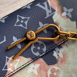  Refined structured bag carried on shoulder