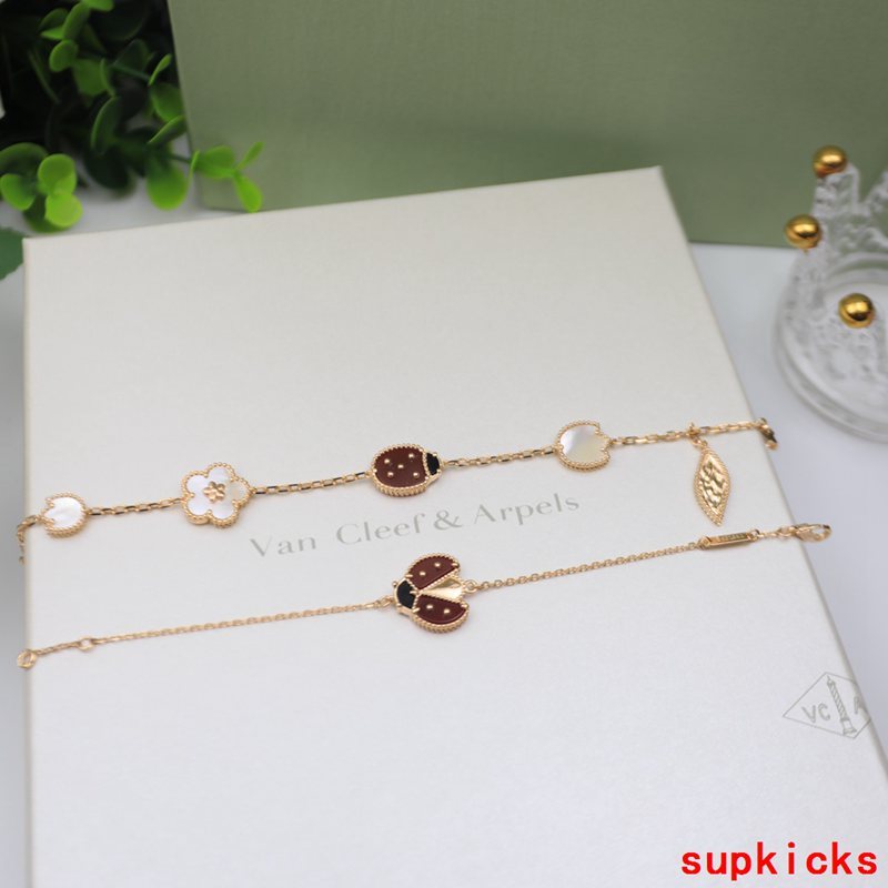 Close-up detail view of Van Cleef & Arpels unisex jewelry piece