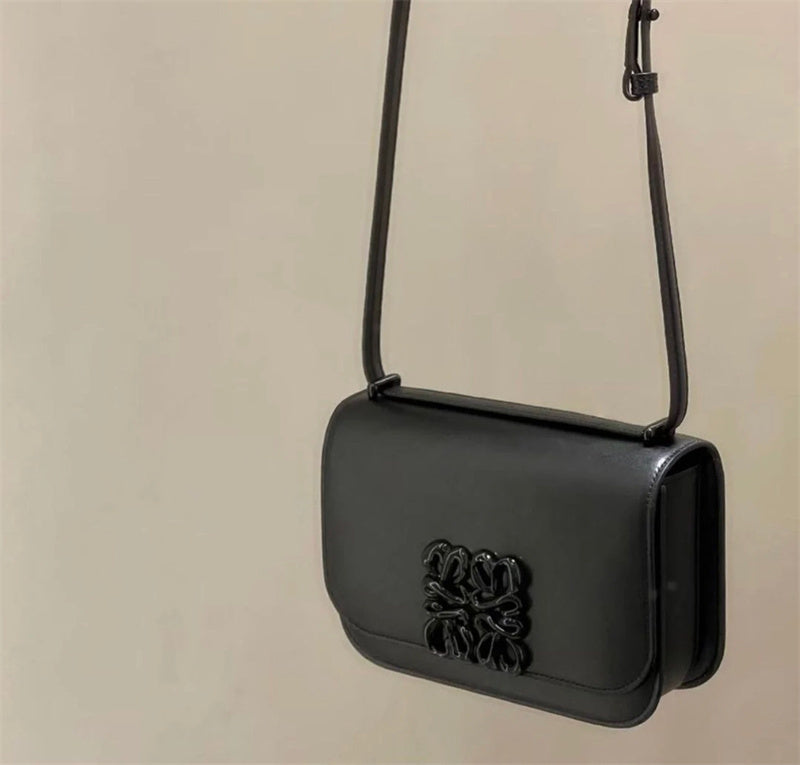 Ziva's Charm handbag – front view (19cm*6cm*13.5cm)