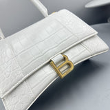 Zivas Charm Contemporary Flair Statement Handbag (Refined Practical Design) – Styled Look