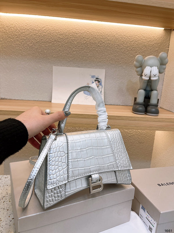 Ziva's Charm handbag – interior view (one versatile size)