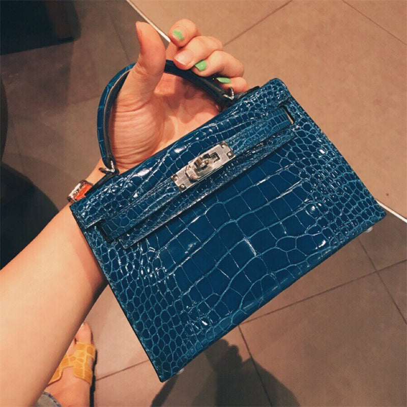  smart shoulder bag styled with outfit