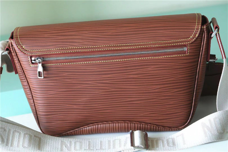  Chic structured bag front view 7