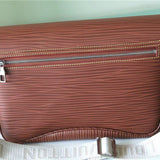  Chic structured bag front view 7