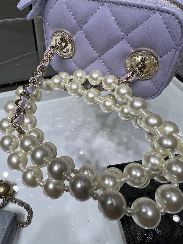  handbag, compact everyday style, image 3
